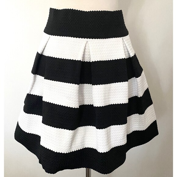 Xhilaration Pleated A-Line Mini Skirt | Stretch Waist Skater Style Black White L - Picture 4 of 6